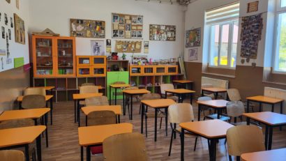 BRAȘOV: Donate la inițiativa Bookisit, peste 400 de cărți au ajuns la Școala Gimnazială din Măieruș