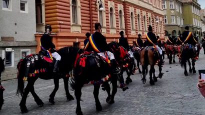 La Brașov, au coborât Junii în Cetate