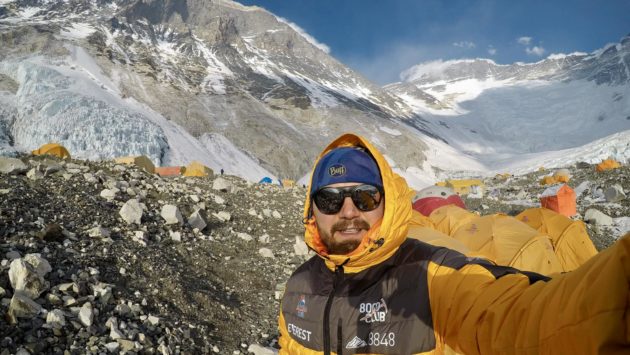 Alpinistul Adrian Ahriţculesei cucerește vârful Everest