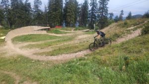 Downhill: Echipamentul face diferența pe trasee