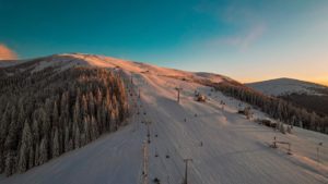 Cea mai lungă pârtie de schi din ţară, deschisă în staţiunea hunedoreană Straja