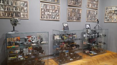 Zeci de echipamente foto adunate într-o singură expoziție, la Muzeul Casa Mureșenilor