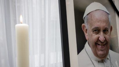 ROMA: Mormântul Papei Francisc a devenit loc de pelerinaj