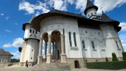 IAȘI: Moaştele Sfântului Pantelimon, expuse la Mănăstirea Hadâmbu