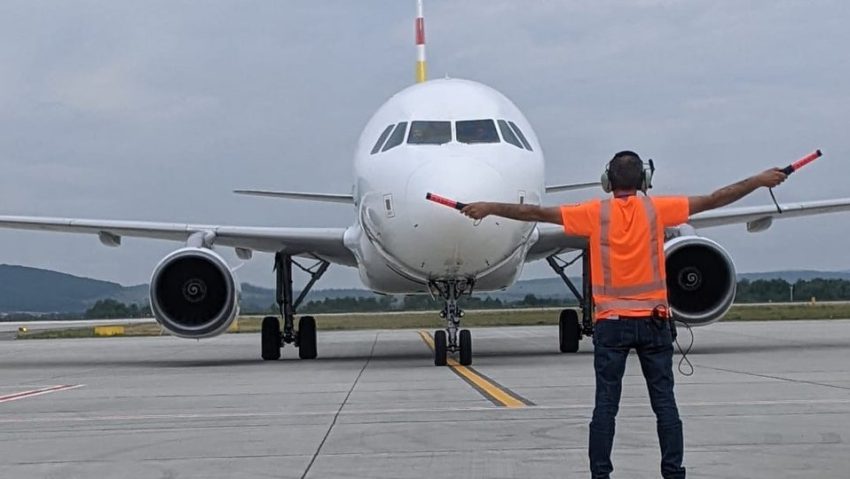 Mai multe zboruri de pe Aeroportul Internațional Brașov-Ghimbav Mai multe zboruri de pe Aeroportul Internațional Brașov-Ghimbav