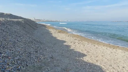 Prăbușirea straturilor de nisip continuă pe litoral