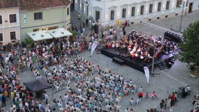 BRAȘOV: Muzica tinerilor răsună la Sala Patria și Piața Sf. Ioan