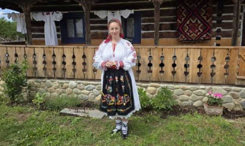 BIHOR: Atelier gratuit de cusut costume tradiționale, la Centrul de Cultură al Județului