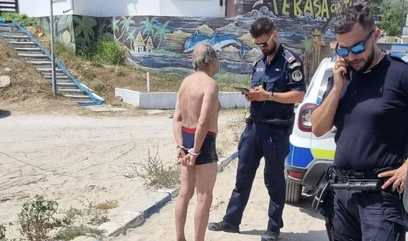 EFORIE NORD: Turist încătușat și amendat, după ce a ignorat avertismentele salvamarilor EFORIE NORD: Turist încătușat și amendat, după ce a ignorat avertismentele salvamarilor