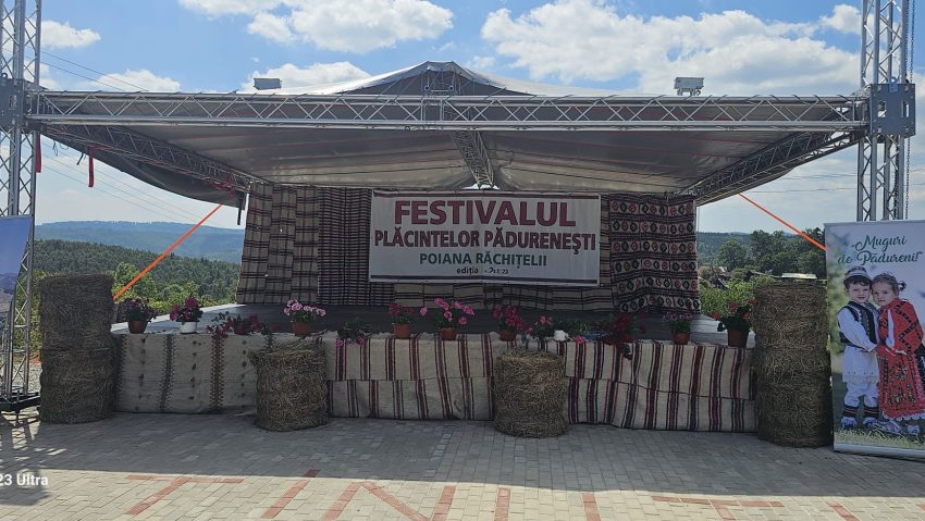 Începe Festivalul plăcintelor pădurenești Începe Festivalul plăcintelor pădurenești