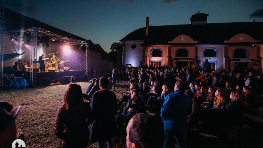 „Cafea cu artă” la Cartfest 2025 în comuna Cristian