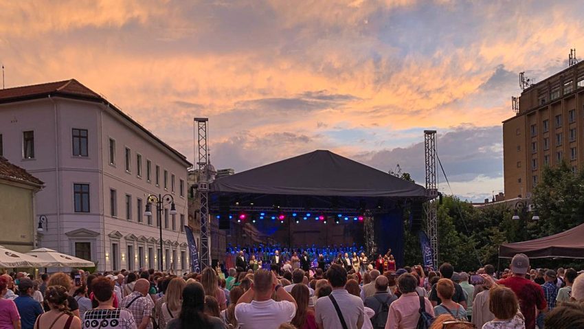 Weekend plin dedicat limbii române, la Brașov Weekend plin dedicat limbii române, la Brașov