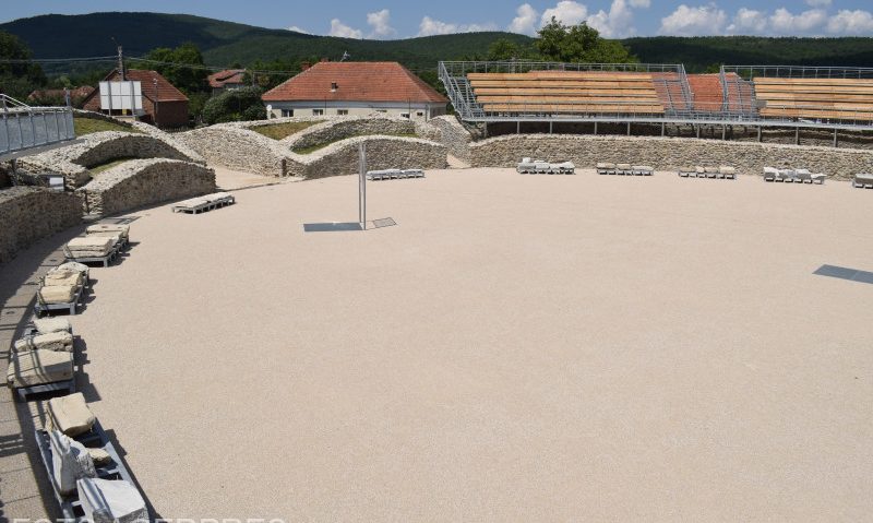 Amfiteatrul roman de la Sarmizegetusa, redeschis publicului Amfiteatrul roman de la Sarmizegetusa, redeschis publicului