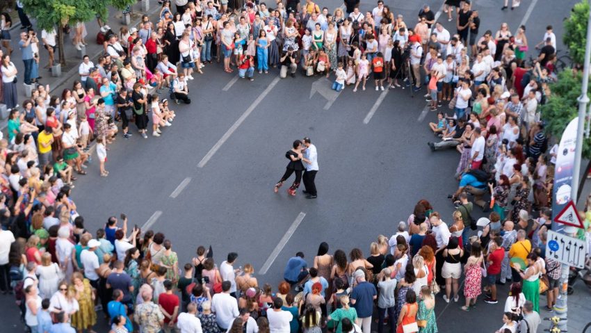 Străzi Deschise, la final de săptămână: Promenadă urbană, pe Calea Victoriei și în Piața Amzei Străzi Deschise, la final de săptămână: Promenadă urbană, pe Calea Victoriei și în Piața Amzei