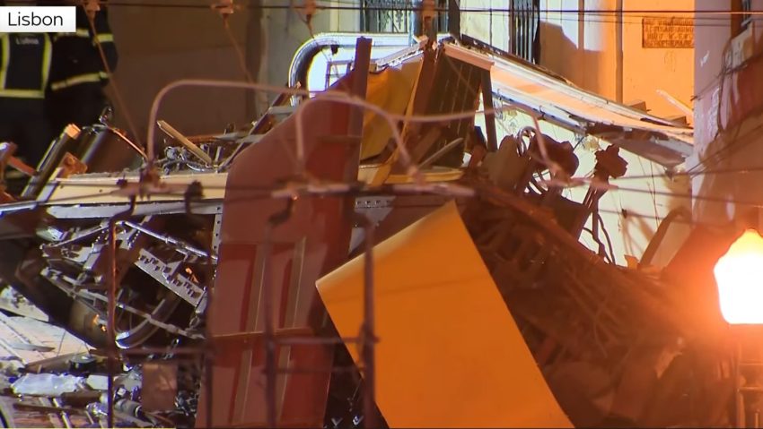 Tragedie la Lisabona: Simbol al capitalei portugheze, funicularul Glória a deraiat Tragedie la Lisabona: Simbol al capitalei portugheze, funicularul Glória a deraiat