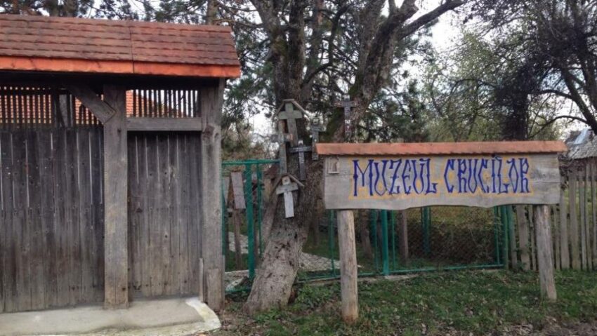 CJCPCT Gorj: Ziua Crucii, sărbătorită la Muzeul Crucilor de la Măceșu