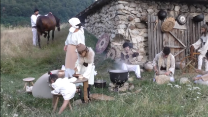 „Sub stânca nemuririi”, la Peştera Polovragi