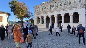 Sfântul Dimitrie cel Nou, ocrotitorul Bucureștilor: Credință, tradiție și pelerinaj Sfântul Dimitrie cel Nou, ocrotitorul Bucureștilor: Credință, tradiție și pelerinaj