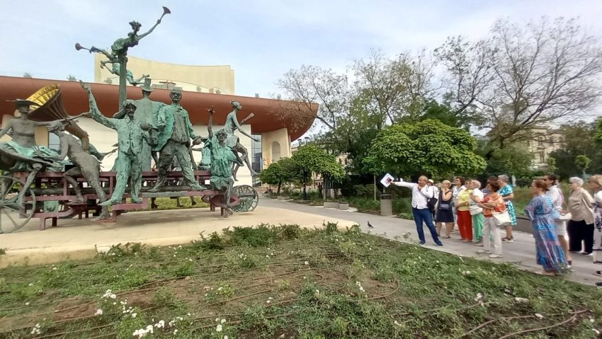 Tur interactiv gratuit prin principalele teatre bucureștene Tur interactiv gratuit prin principalele teatre bucureștene