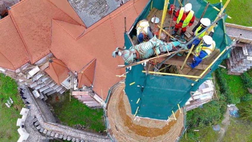 Statuia lui Iancu de Hunedoara de la Castelul Corvinilor va fi restaurată cu fonduri europene