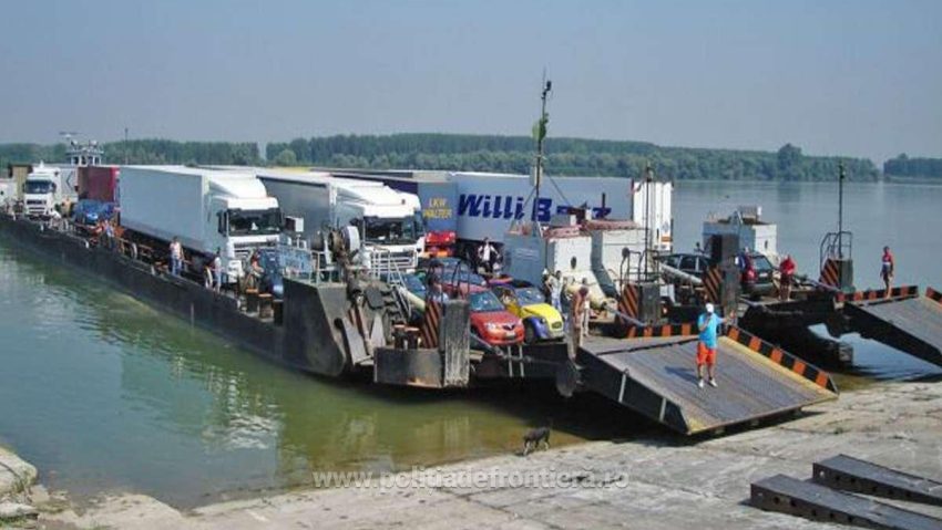 Traversarea Dunării cu bacul, la Bechet, temporar suspendată Traversarea Dunării cu bacul, la Bechet, temporar suspendată