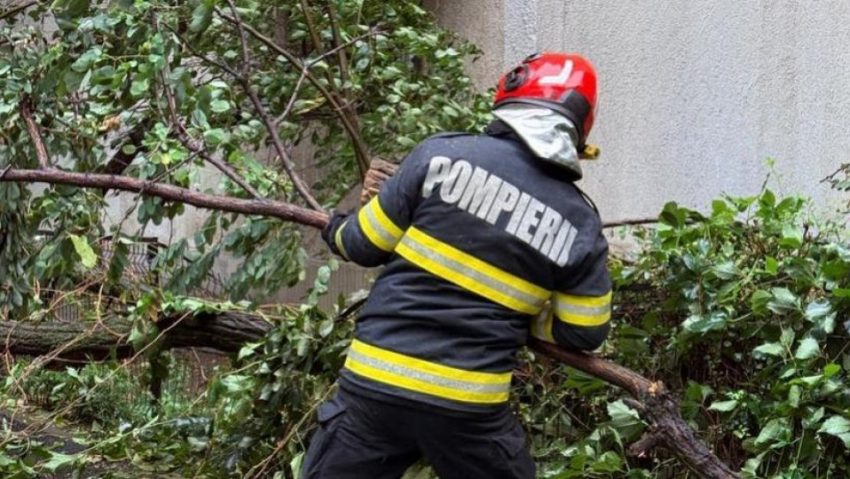Meteo: Două Coduri galbene de intensificări ale vântului în 23 de judeţe Meteo: Două Coduri galbene de intensificări ale vântului în 23 de judeţe