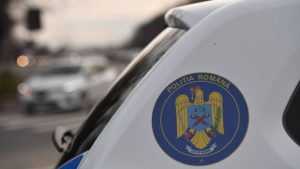 ARAD: Aproape 9.000 de pachete de țigări de contrabandă, depistate într-o mașină oprită în trafic