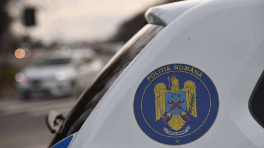 ARAD: Aproape 9.000 de pachete de țigări de contrabandă, depistate într-o mașină oprită în trafic ARAD: Aproape 9.000 de pachete de țigări de contrabandă, depistate într-o mașină oprită în trafic