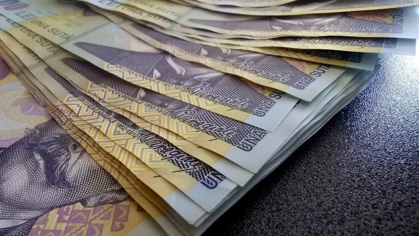 Salariul mediu net a scăzut la 5.387 lei, în august