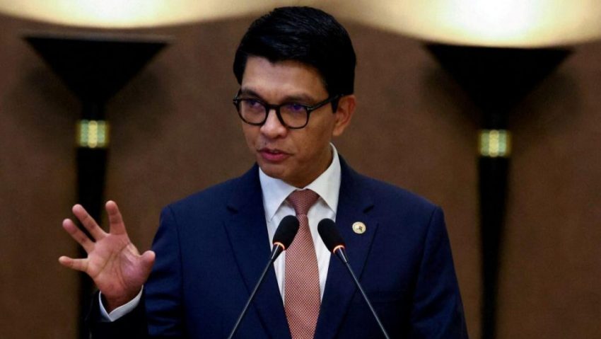 Președintele Madagascarului fuge din țară după ce o unitate militară s-a alăturat protestelor antiguvernamentale Președintele Madagascarului fuge din țară după ce o unitate militară s-a alăturat protestelor antiguvernamentale