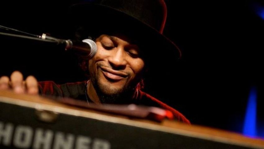 Muzicianul american D’Angelo, răpus de cancer Muzicianul american D’Angelo, răpus de cancer