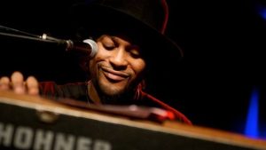 Muzicianul american D’Angelo, răpus de cancer