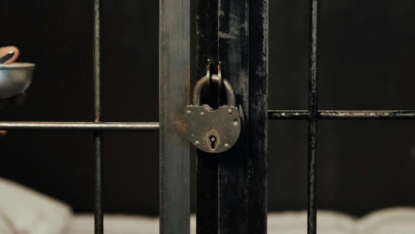 Ministul Justiției: Breșa de securitate de la Penitenciarul Târgu Jiu a fost oprită „imediat” Ministul Justiției: Breșa de securitate de la Penitenciarul Târgu Jiu a fost oprită „imediat”