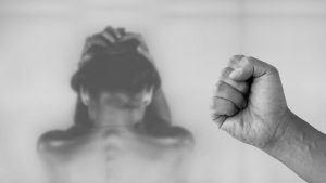 Proiect de lege: Victimele violenței domestice ar putea fi scutite de taxa de timbru la divorț și partaj