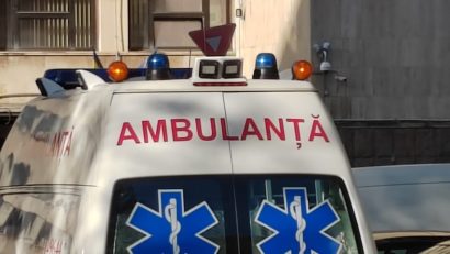 VÂLCEA: 4 răniți în urma unei coliziuni între 2 autoturisme, pe DN 64, la Păuşeşti-Măglaşi