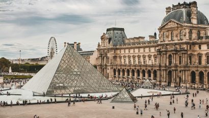 FRANȚA: Jaf la Muzeul Luvru din Paris. Hoții au furat bijuterii