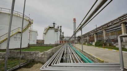 Explozie la o rafinărie din Ploiești. Un bărbat a fost rănit