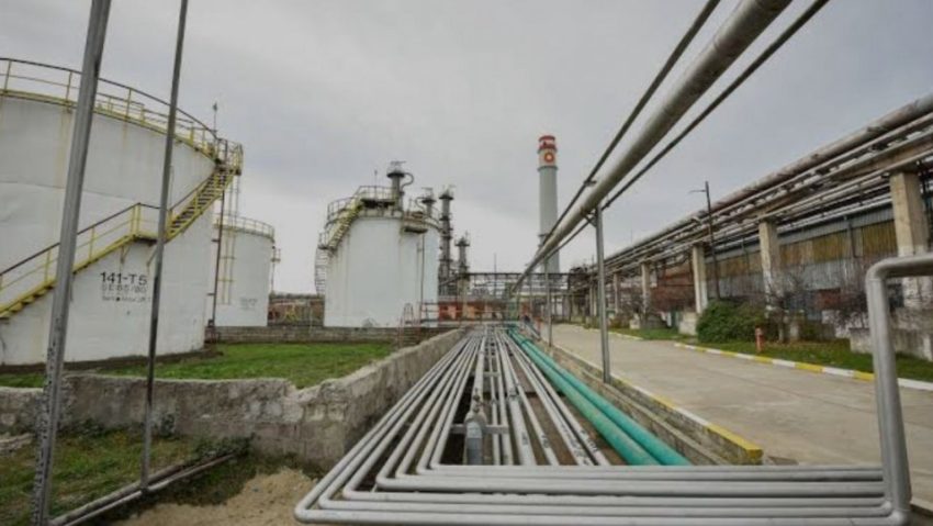 Explozie la o rafinărie din Ploiești. Un bărbat a fost rănit Explozie la o rafinărie din Ploiești. Un bărbat a fost rănit