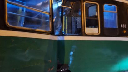 IAȘI: Două femei, rănite în urma unei coliziuni dintre două tramvaie