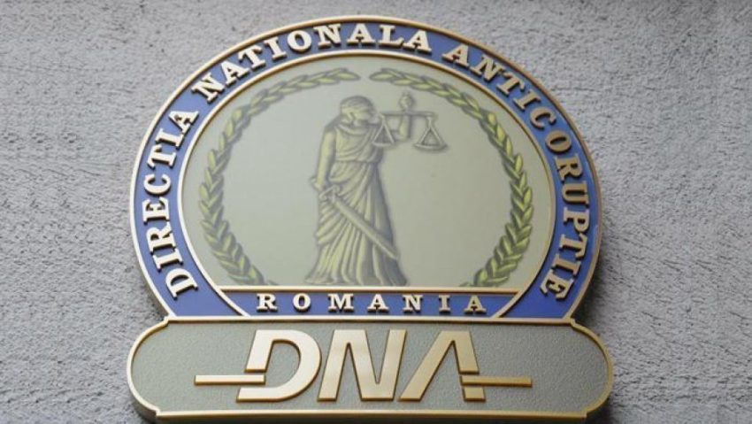 SIBIU: Un şofer a dat peste 52.000 de lei unui fals poliţişt ca să scape de un dosar penal