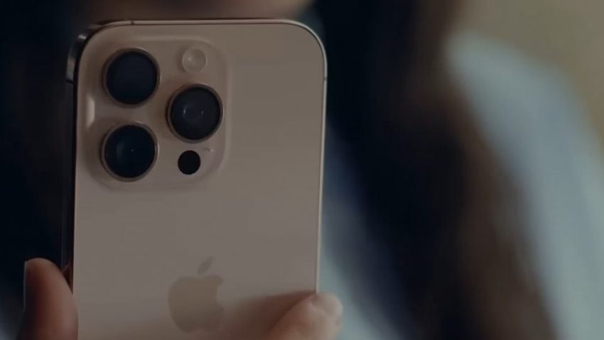 Procurorii francezi acuză Apple de colectare ilegală de date prin asistentul vocal Siri