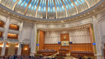 Eliminarea CASS pentru mame, veterani și călugări primește un prim aviz favorabil în Senat