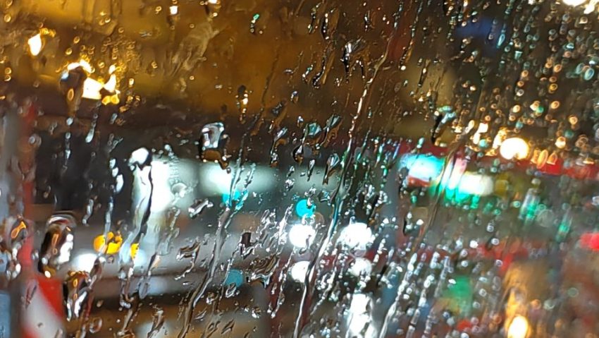Efecte ale ploilor abundente, în 16 județe și București