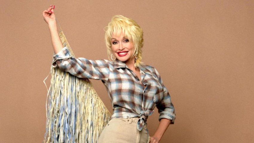 Sora cântăreței Dolly Parton le cere fanilor să se roage pentru aceasta
