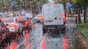 CONSTANȚA: Traficul pe DN2A, deviat din cauza apei de pe carosabil la Crucea