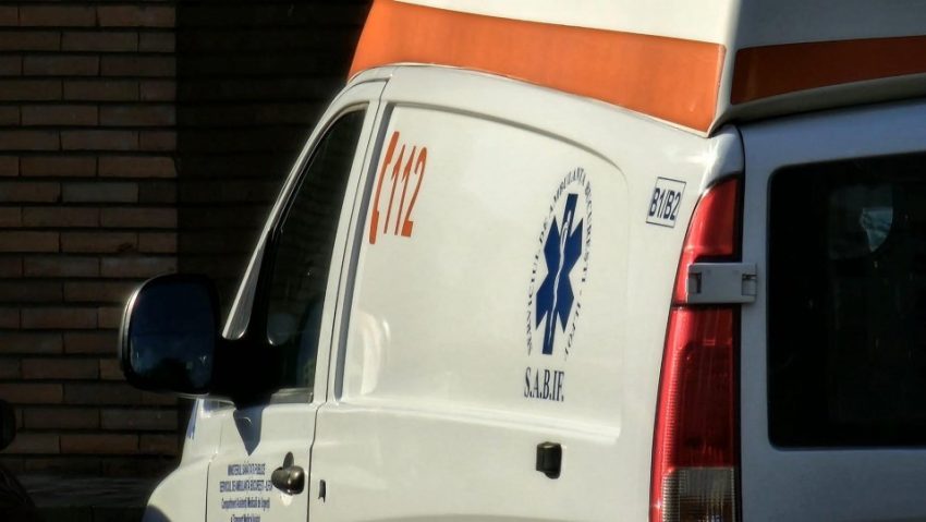 GORJ: Trei persoane, transportate la spital, în urma unui accident la Câmpu Mare GORJ: Trei persoane, transportate la spital, în urma unui accident la Câmpu Mare
