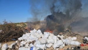 BRĂILA: Amendă de 45.000 de lei pentru Primăria Vădeni, după un incendiu de deșeuri izbucnit pe un teren extravilan