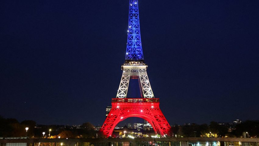 Două milioane de lumini LED pe Champs-Elysees de Crăciun