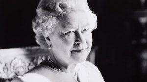 Garderoba reginei Elisabeta a II-a, vedeta unei mari expoziții