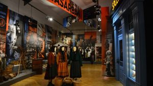 Atmosfera târgurilor interbelice, la Muzeul Județean din Târgu Mureș